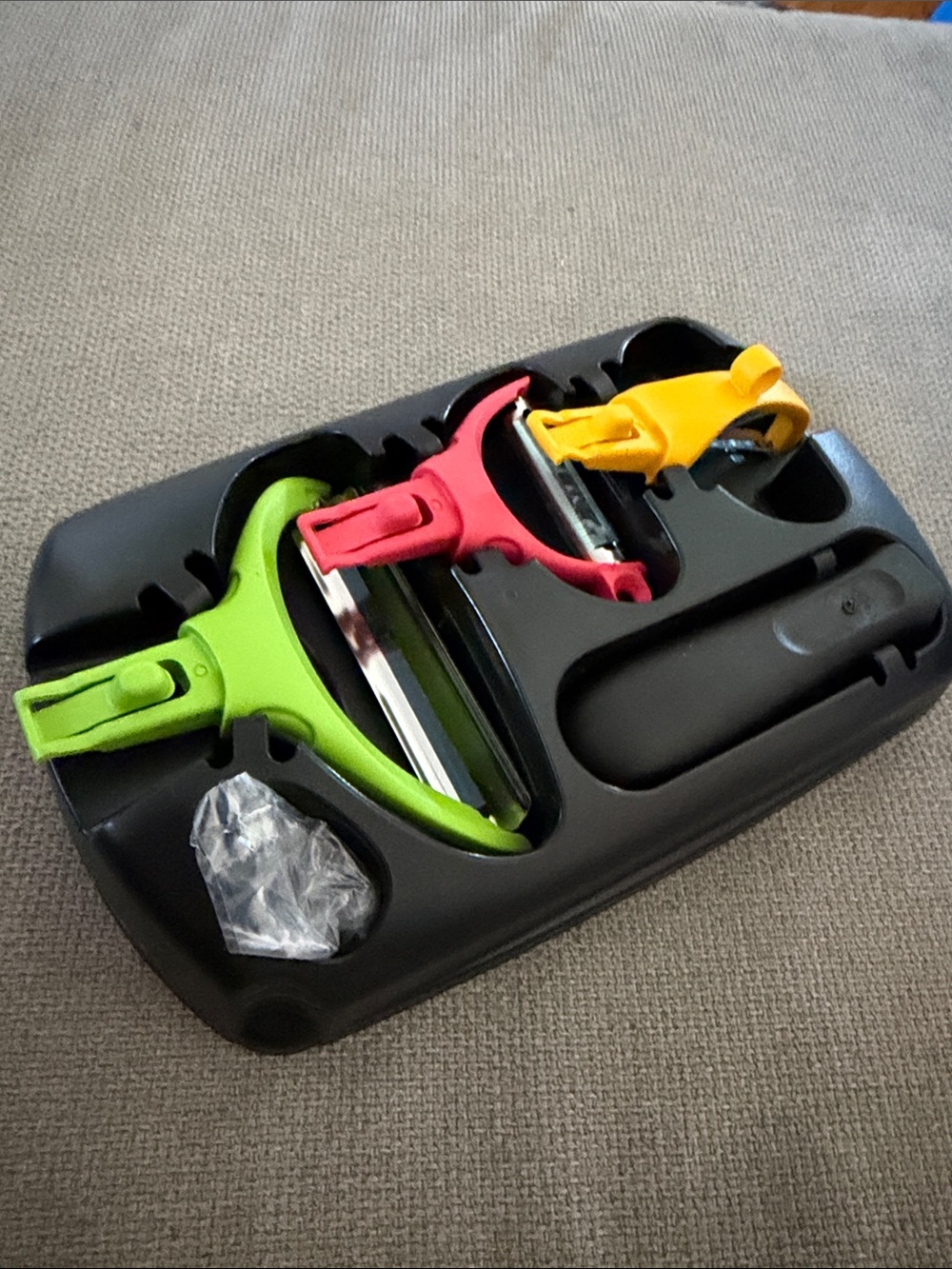 Tupperware Multi Vegetable Peeler Set - Green, Red, Yellow in holder. New